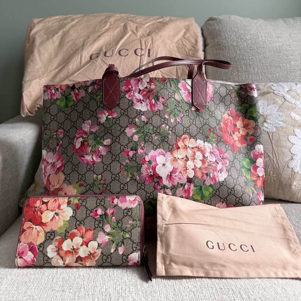 Gucci GG Supreme Collection Tote & Wallet Set Great Condition